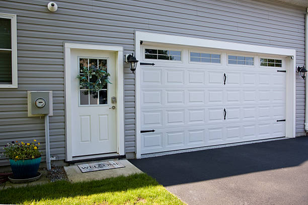 24/7 Emergency Garage Door Panel Replacement experts in New London, OH
